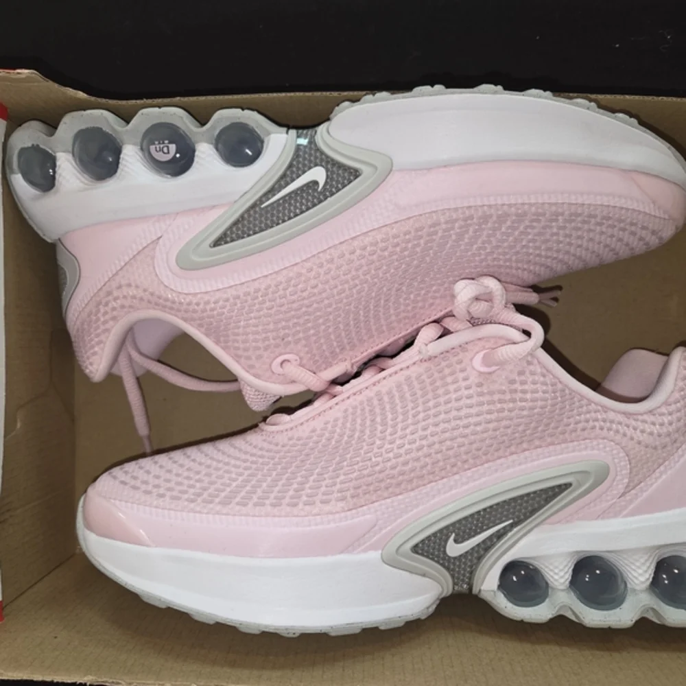 Nike Airmax DN Pink/ Gray running Shoes size 6y = 7.5‎ womens conversion